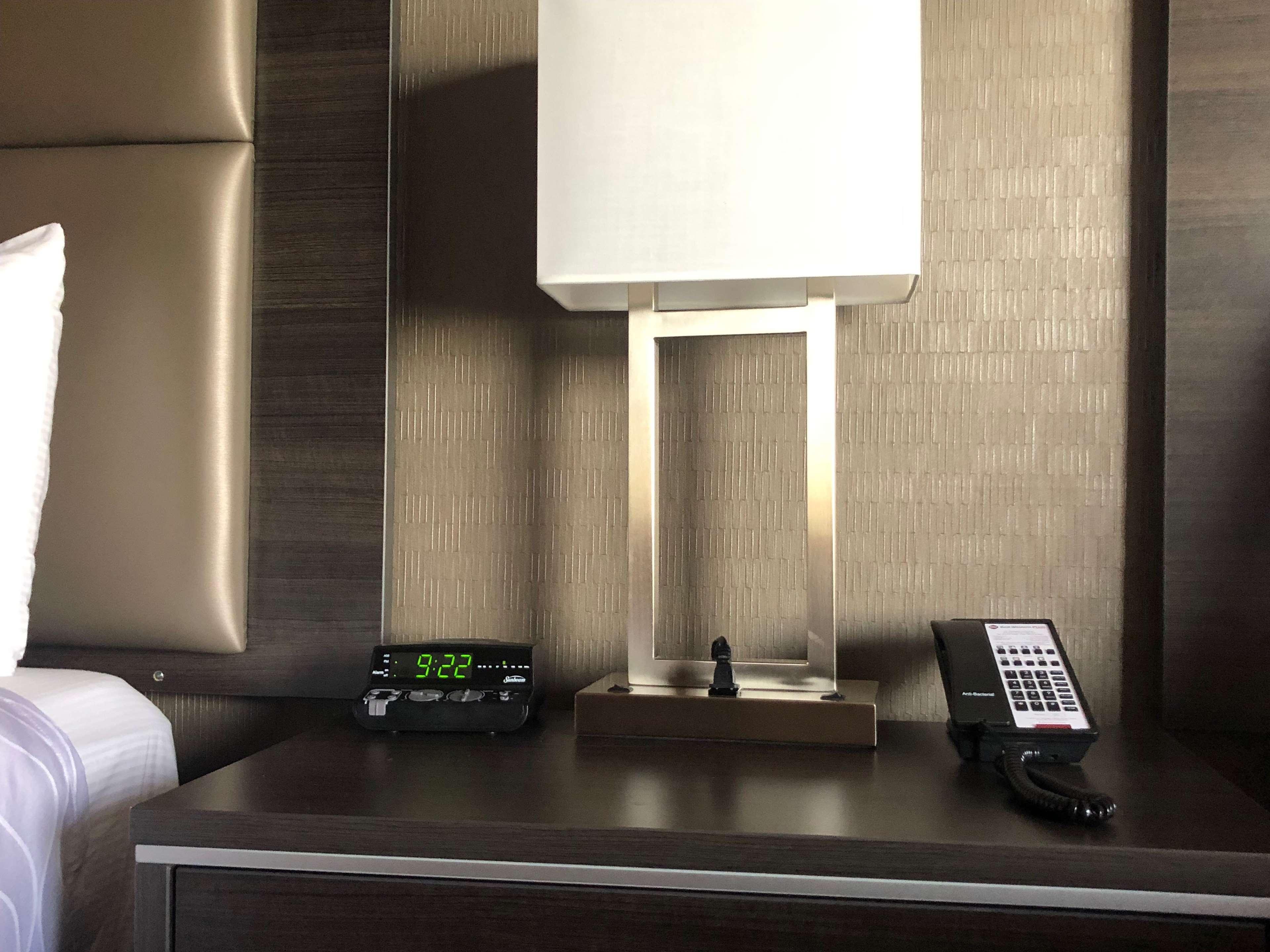 Best Western Plus Waterfront Hotel Γουίντσορ Εξωτερικό φωτογραφία